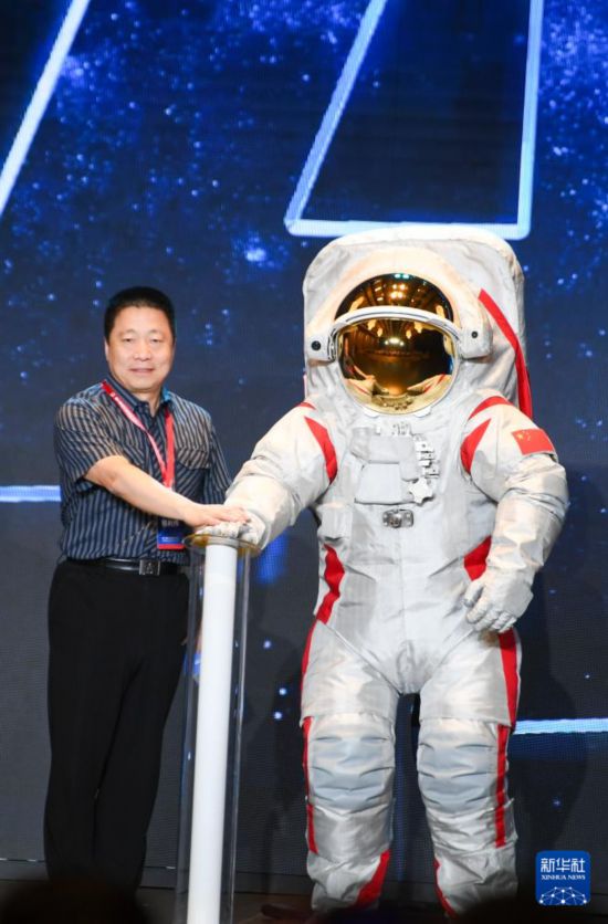 這是9月28日拍攝的中國載人月球探測工程登月服征名活動啟動儀式現(xiàn)場。新華社記者 王全超 攝