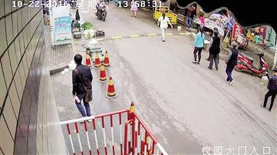 雙橋入室盜竊案，監(jiān)控視頻截圖紅圈處為犯罪嫌疑人。 本報(bào)記者 雷鍵 通訊員 葉文廣 攝