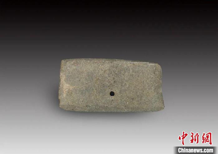 在該遺址發(fā)現(xiàn)的石刀?！∩轿魇】脊叛芯吭汗﹫D