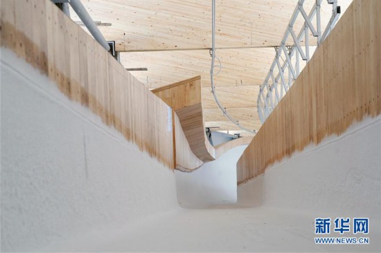 （體育）（5）國(guó)家雪車雪橇中心賽道制冰完成