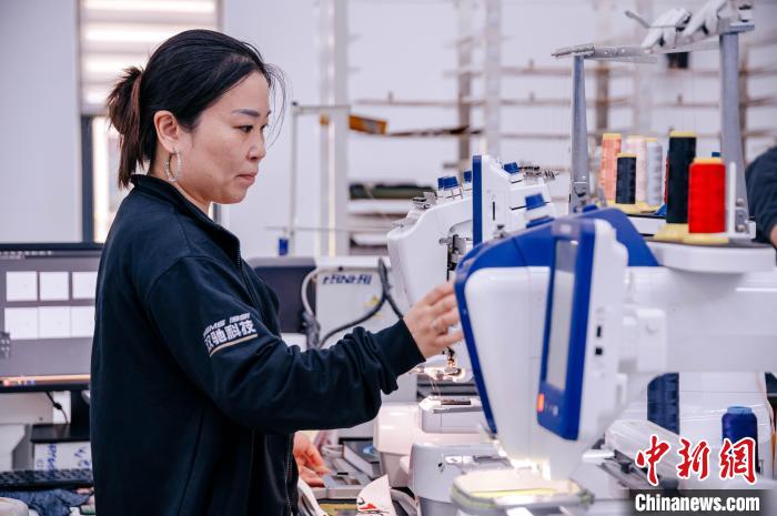 莆田鞋企通過快速打樣線，實(shí)現(xiàn)個性化訂制。　李南軒 攝