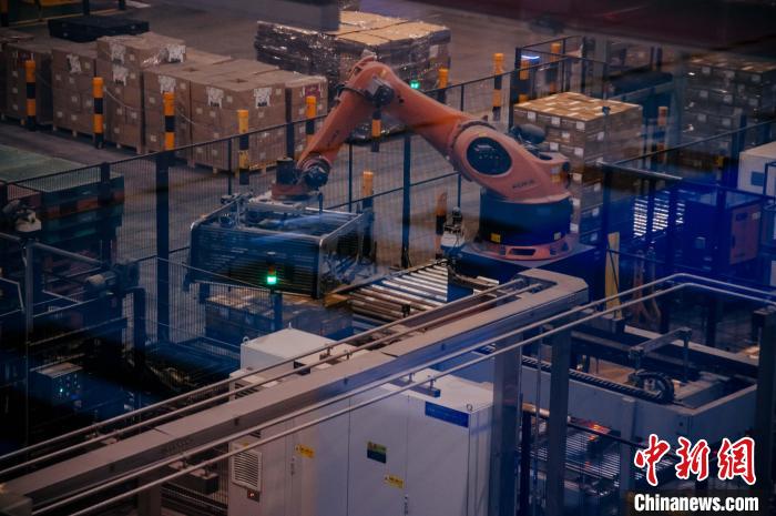 百威雪津啤酒莆田基地釀造幾乎都由自動化生產(chǎn)線完成，年產(chǎn)能達200萬噸?！±钅宪?攝