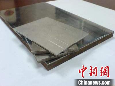 企業(yè)展示的金屬復(fù)合材料產(chǎn)品?！垕I子 攝