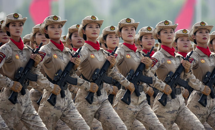 2025年9月3日，紀(jì)念中國人民抗日戰(zhàn)爭暨世界反法西斯戰(zhàn)爭勝利80周年大會(huì)在北京隆重舉行。這是民兵方隊(duì)接受檢閱。新華社記者 許暢 攝